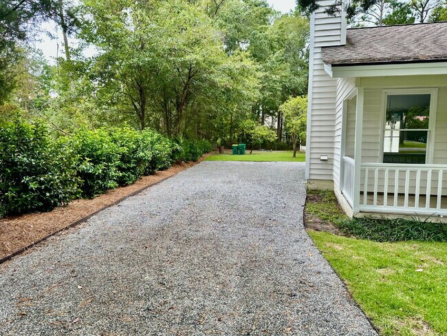Foto del edificio - Completely Remodeled Ranch Style Home in the Heart of Downtown Bluffton and no HOA!