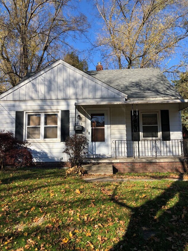 Primary Photo - 3 bedroom home for rent