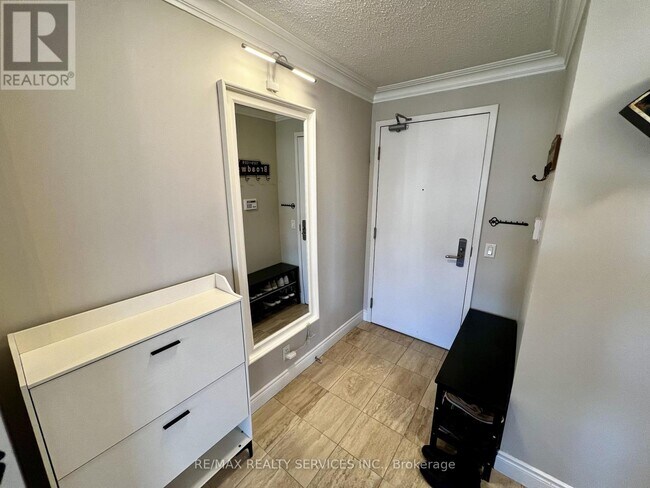 Photo du bâtiment - 78 Harrison Garden Blvd