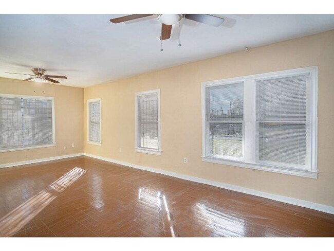 Foto del edificio - 907 Iowa St