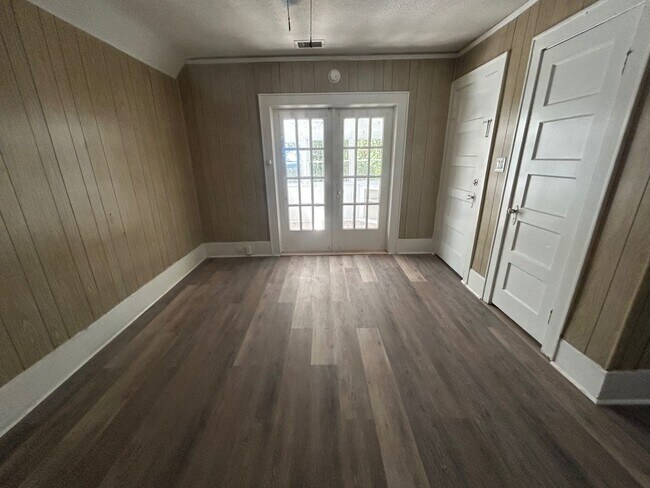 Foto del edificio - 712-716 Brandon Avenue B&amp;B General Brick and Barn Investments Moscovici