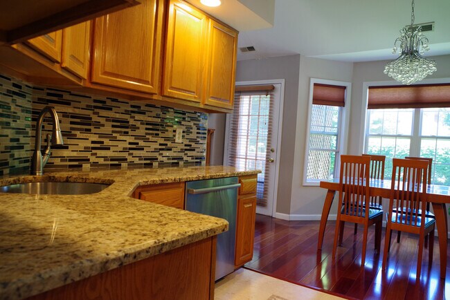 Foto del edificio - 905 Somerset Ct