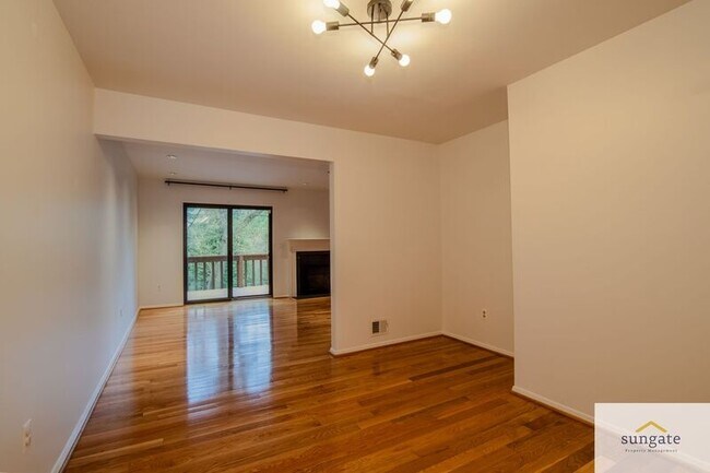 Foto del edificio - 418 Five Farms Ln
