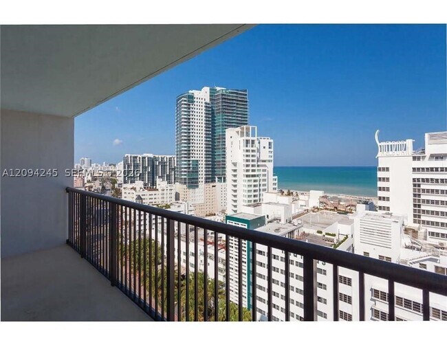 Foto del edificio - 1800 Collins Ave