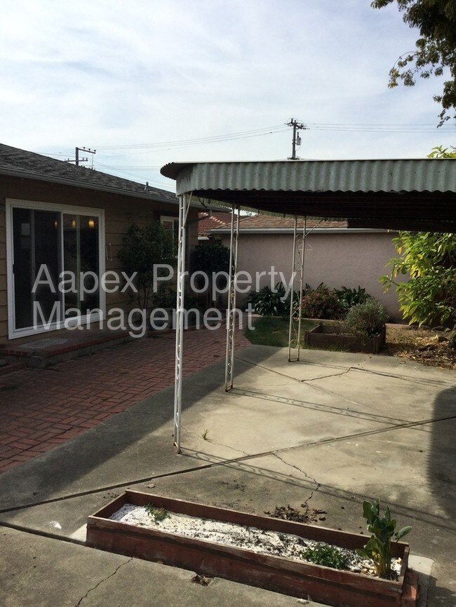 Building Photo - 922 Joaquin Ave