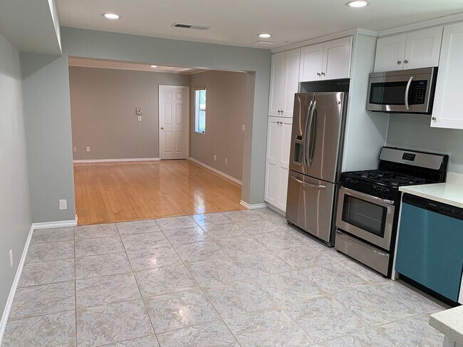 Foto del edificio - 7104 Yarmouth Ave