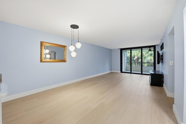 Foto del edificio - 2070 Homewood Blvd