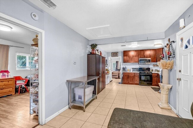 Building Photo - 10515 Firmona Ave