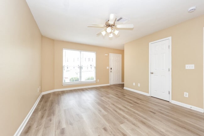 Building Photo - 8034 Logan Dr