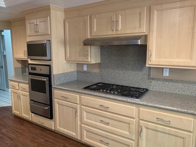 Foto del edificio - Immaculate 3 Bedroom 2 Bath Single Level S...