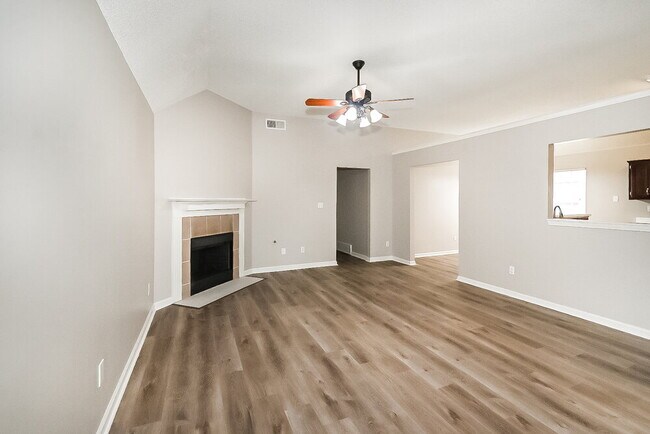 Foto del edificio - 5570 Alexandria Ln