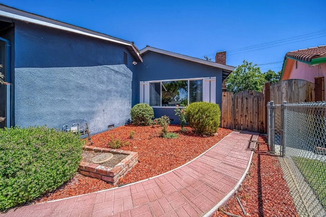 Building Photo - 1158 Pembridge Dr