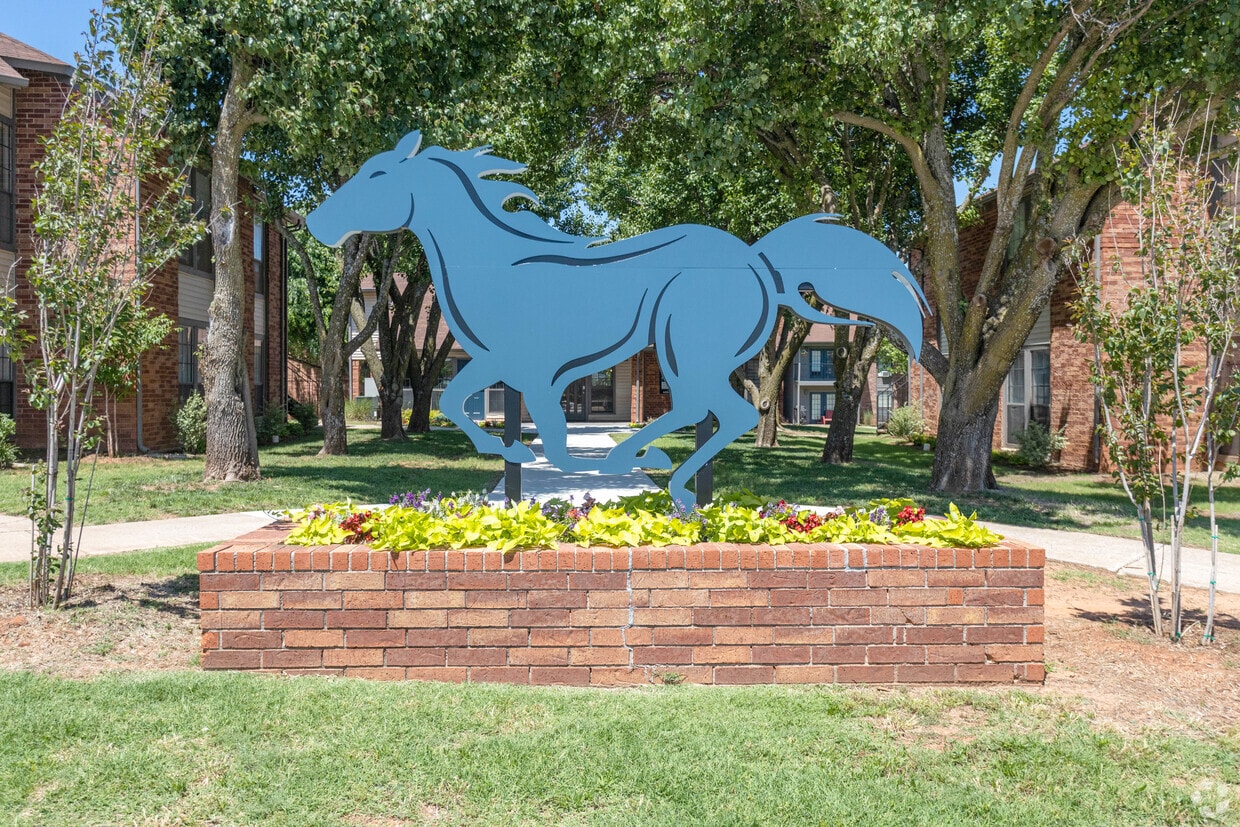 Fieldstone Garden Apartments Apartments in Mustang, OK