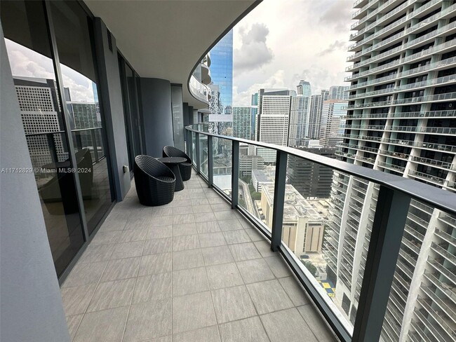 Building Photo - 1000 Brickell Plz