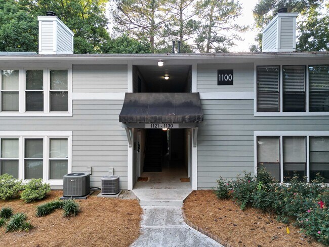 Building Photo - 1126 Summit North Dr NE