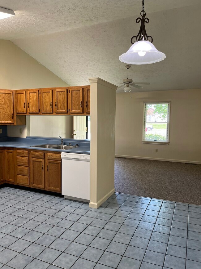 Foto del edificio - 142 Cypress Dr