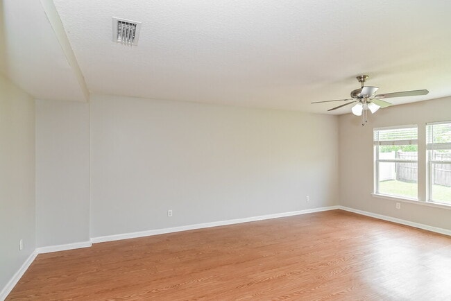Building Photo - 2284 Brian Lakes Dr E