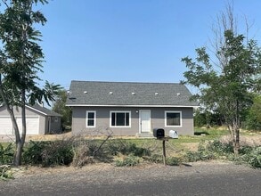 Building Photo - 419 E 19th Ave