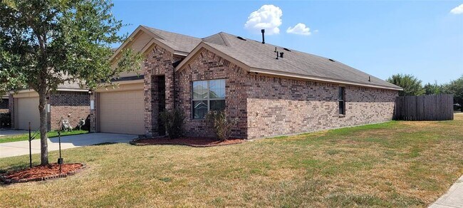 Building Photo - 16502 Green Feather Dr