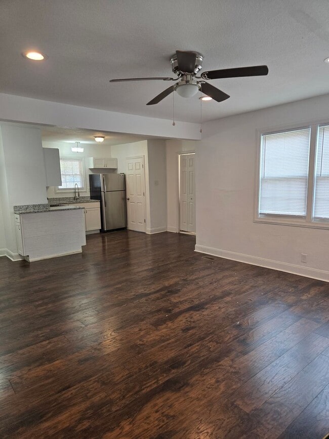 Foto del edificio - Lovely 3 Bedroom Home Available Now
