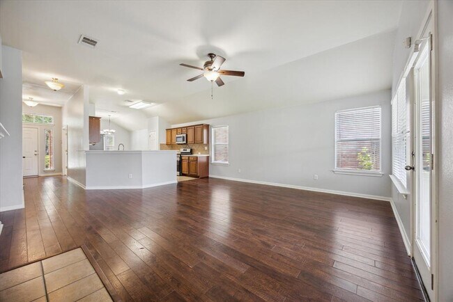 Foto del edificio - 3813 Bandice Ln