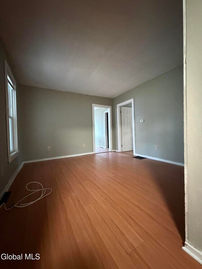 Foto del edificio - 20 Baldwin Ave