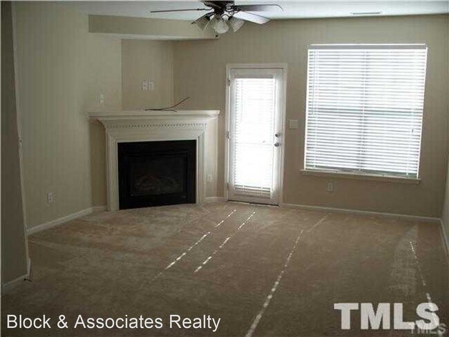Building Photo - 2 br, 2.5 bath House - 8980 Camden Park