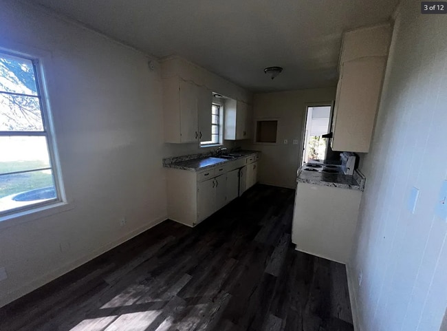 Building Photo - 3007 Hollywood St