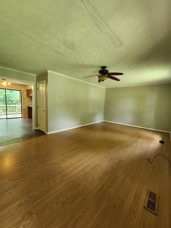 Foto del edificio - 214 Ridgewood Rd