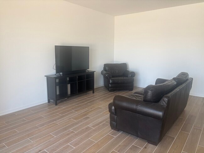 Building Photo - 6057 S Oxley