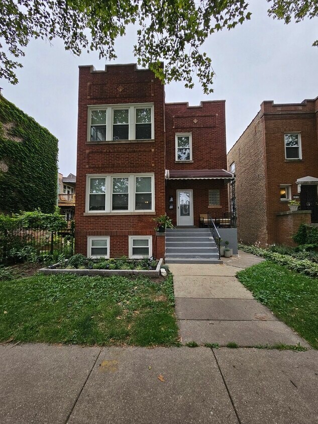 Primary Photo - 2906 N Harding Ave