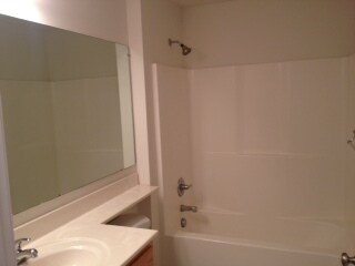 Hall Bath - 913 Carom Cir