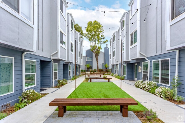 Patio - Villages at Pacifica