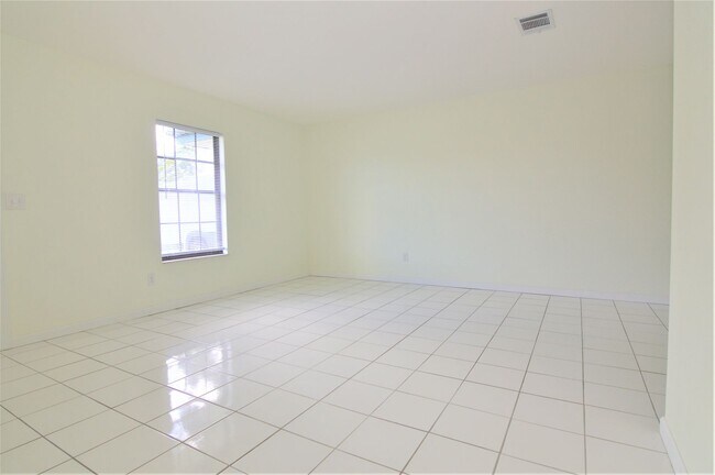 Building Photo - Very nice 3BR $1,950