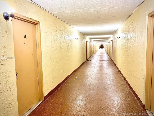 Building Photo - 14850 Naranja Lakes Blvd