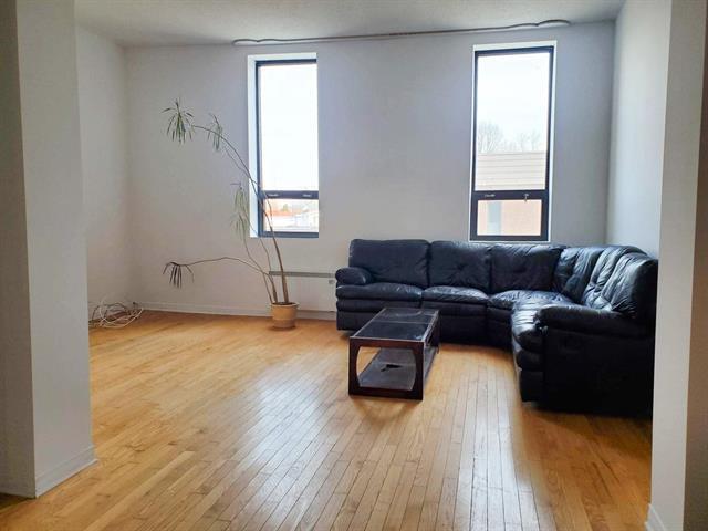Building Photo - 515-515 Ave. de Buckingham