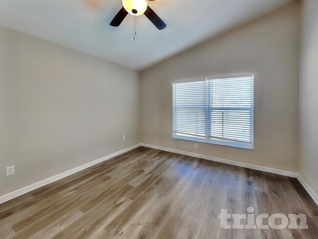 Foto del edificio - 24307 Satinwood Ct