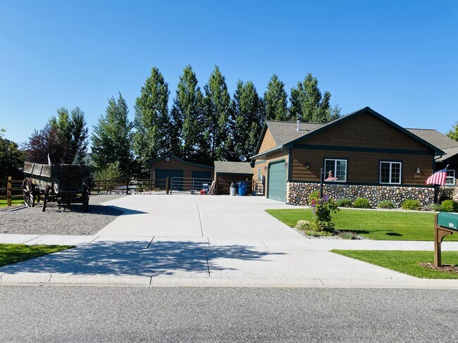 Building Photo - 309 Coral Dr