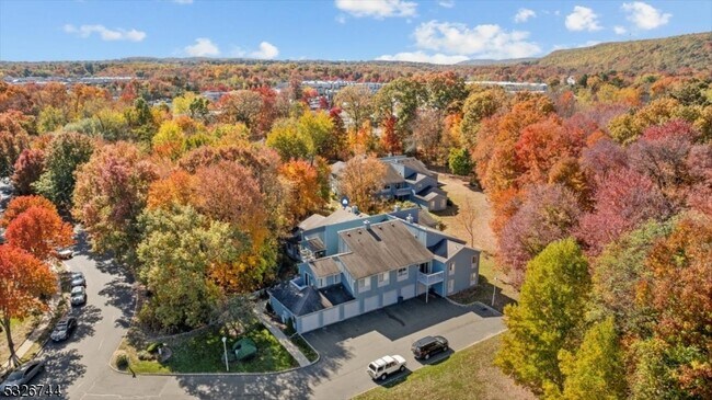 Foto del edificio - 51 Drake Ln