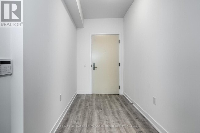 Building Photo - 162 Queens Quay E