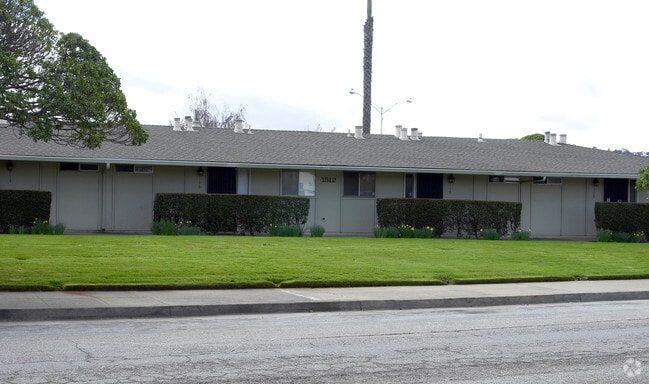 Building Photo - Lago Apartments