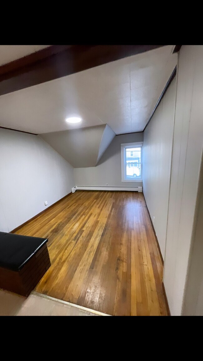 Building Photo - 512 Whittenton St