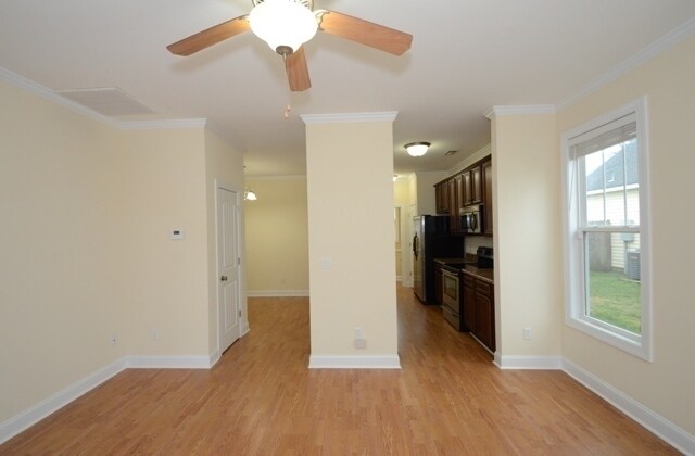 Foto del edificio - Beautiful 2-story home