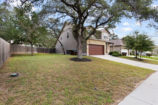 Foto del edificio - Charming Home Awaits: Spacious & Modern Li...