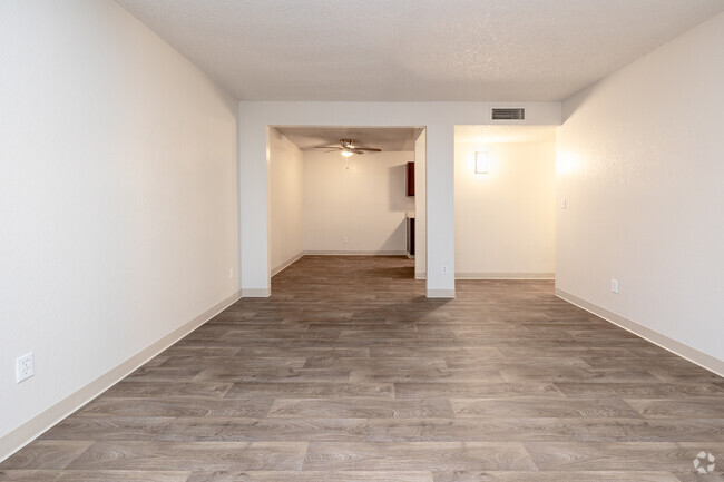 1BR, 1BA - 617SF - Living Room - Bellevue Gardens Apartments