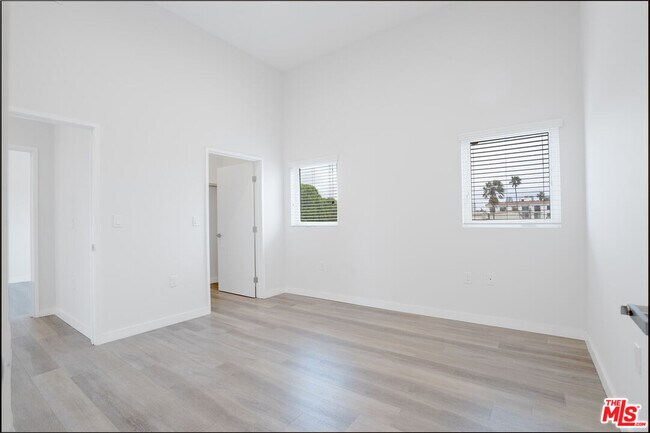 Building Photo - 8532 Cashio St