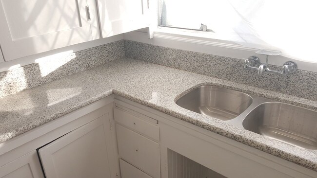 Fotografía del edificio - 337 E 49th St