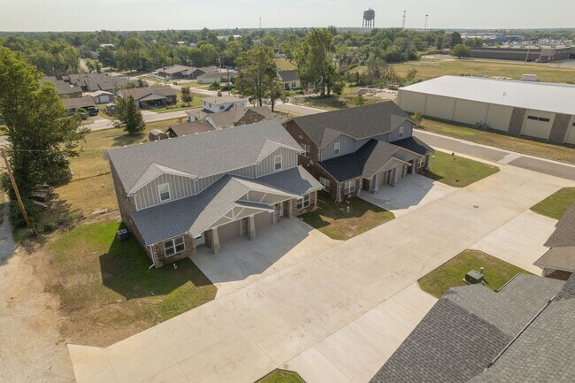 Foto del edificio - Brand New 2-Bed/3-Bath Townhouse in Joplin...