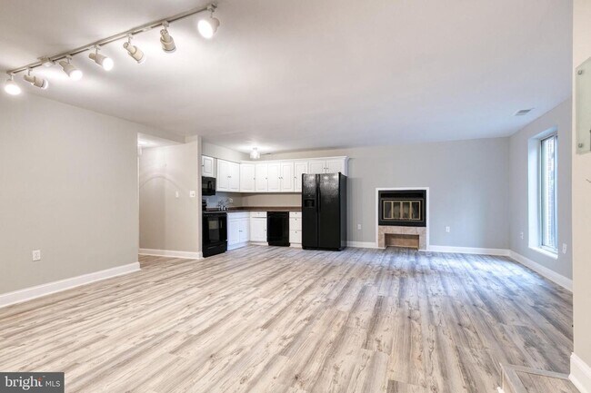 Building Photo - 2 Bed/2 Bath Patio Level Condo in Otterbei...