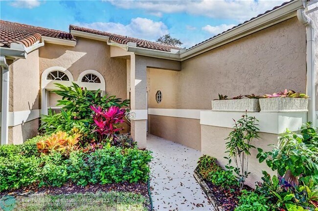 Building Photo - 1602 Rosewood Way